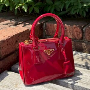 プラダ PRADA 1BA906 トライアングルロゴ ガレリア ミニ レッド