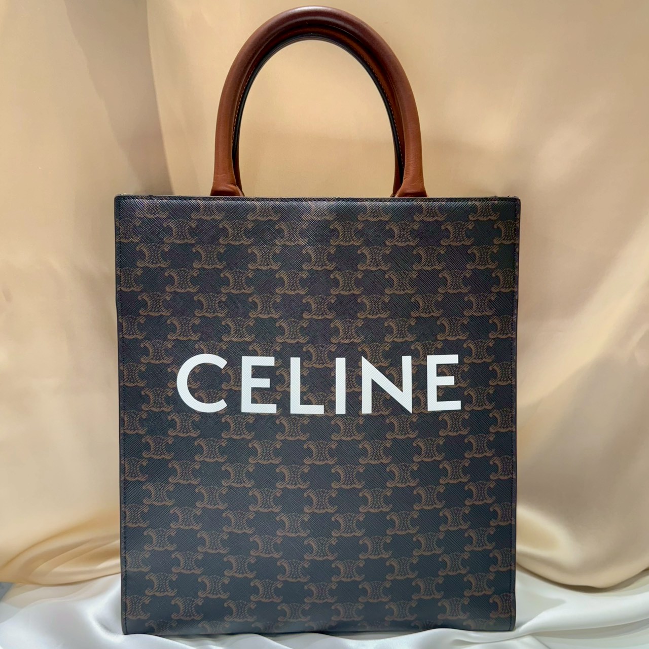 CELINE セリーヌトリオンフ バーティカル カバ トートバッグ Trionnu Small Vertical Cabas Tote Bag 191542BZK.04LV