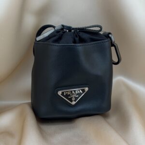PRADA プラダ 2TL386 レザー巾着 ポーチ ブラック