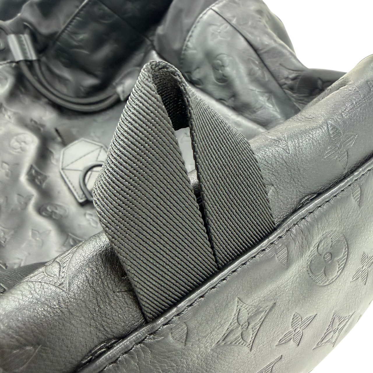 LOUIS VUITTON ルイヴィトン M43680 ディスカバリーバックパック モノグラムシャドウ ブラック - 画像 (12)