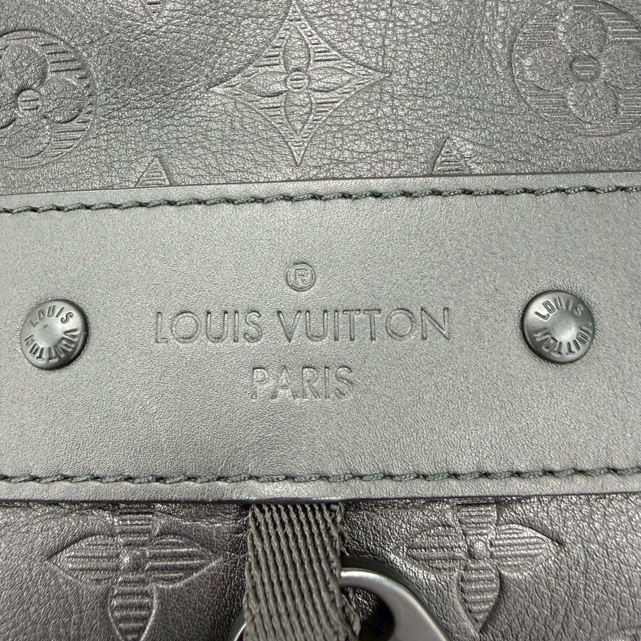 LOUIS VUITTON ルイヴィトン M43680 ディスカバリーバックパック モノグラムシャドウ ブラック - 画像 (11)