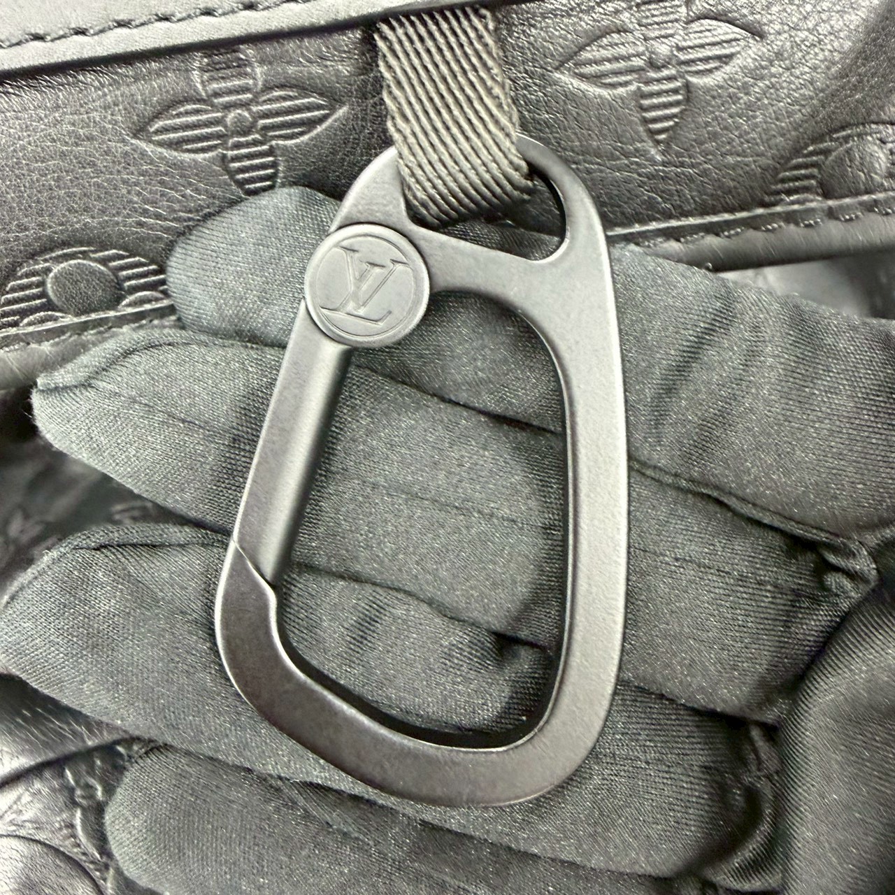 LOUIS VUITTON ルイヴィトン M43680 ディスカバリーバックパック モノグラムシャドウ ブラック - 画像 (10)