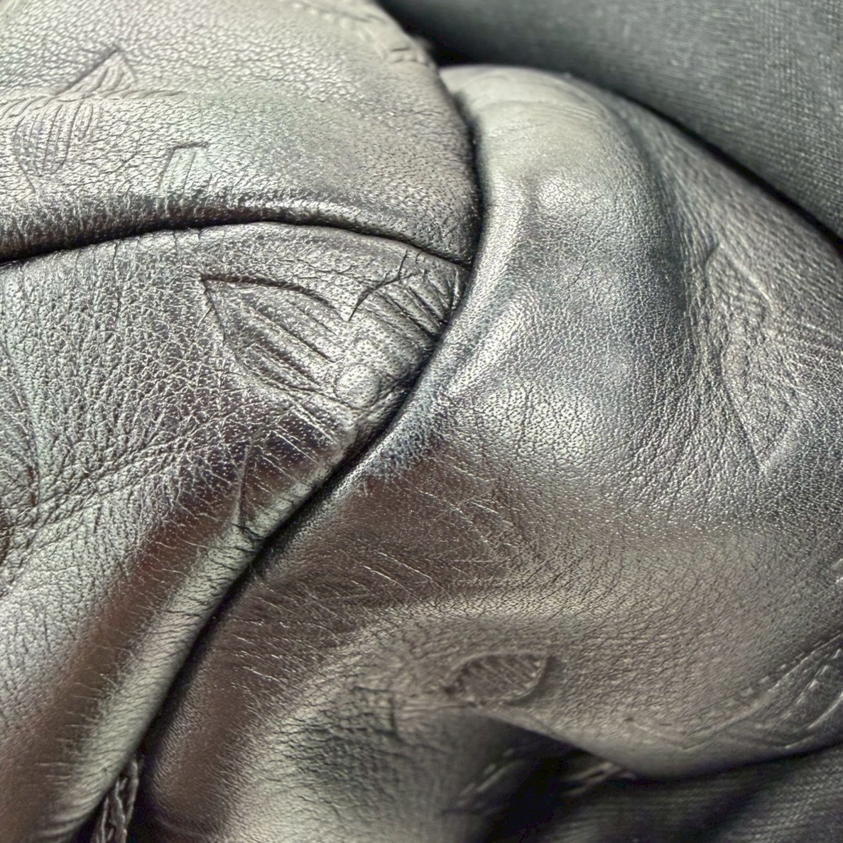 LOUIS VUITTON ルイヴィトン M43680 ディスカバリーバックパック モノグラムシャドウ ブラック - 画像 (14)