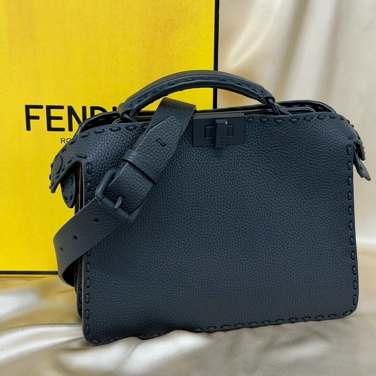 FENDI フェンディ 7VA530 セレリアピーカブー ISeeU スモール ブラック