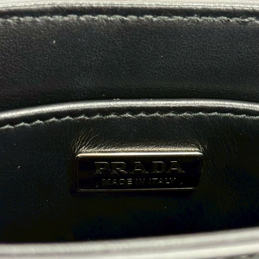 プラダ PRADA 1BA331 トライアングルロゴ スモールブラッシュド トート ブラック - 画像 (11)