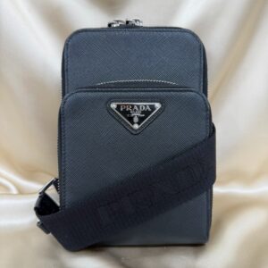 プラダ PRADA  2ZH126 サフィアーノレザー　スマートフォンケース ブラック
