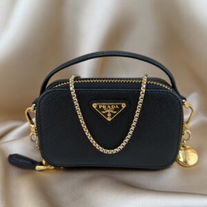 PRADA プラダ 1NR025 サフィアーノ トライアングル ミニポーチ ブラック