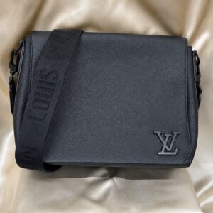 LOUIS VUITTON ルイヴィトン M57080 テイクオフ アエログラム ブラック