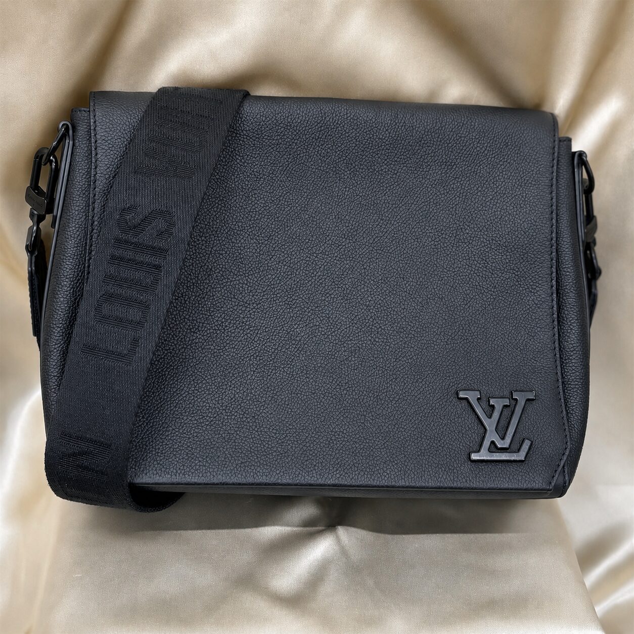 LOUIS VUITTON ルイヴィトン M57080 テイクオフ アエログラム ブラック